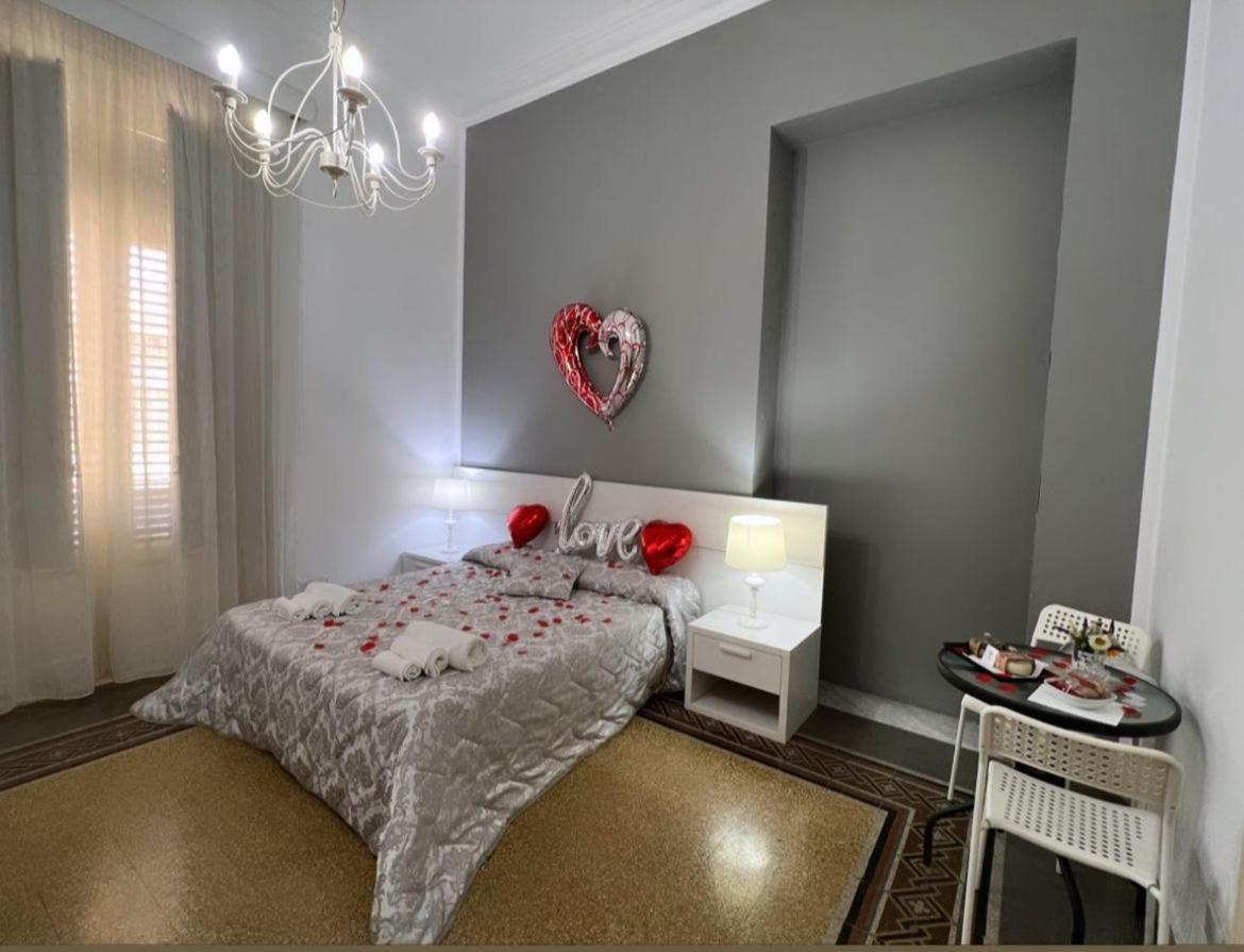 Palazzo Napolitano Bed & Breakfast ปาแลร์โม ภายนอก รูปภาพ
